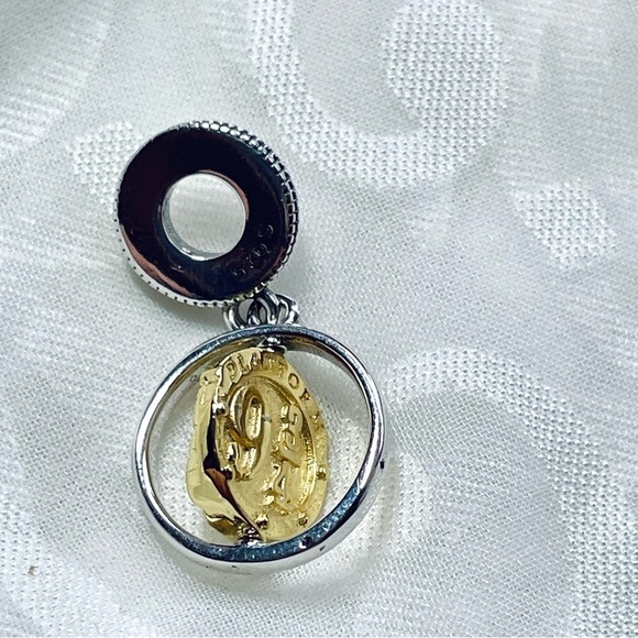 ⚡ NWOT Platform 9 3/4 & Hedwig Spinning Charm – Harry Potter ✨ - Picture 7 of 12